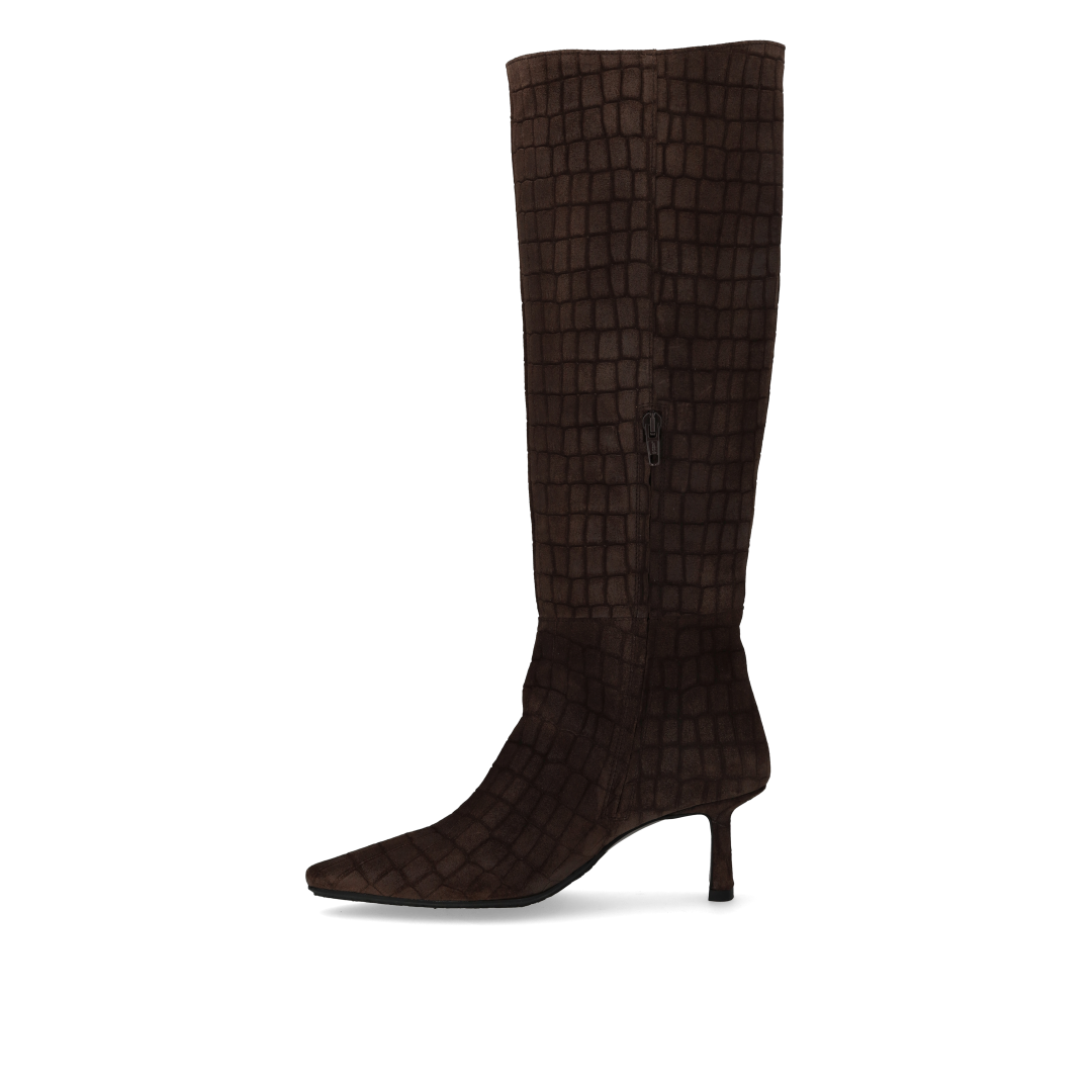Long shafted boot with heel