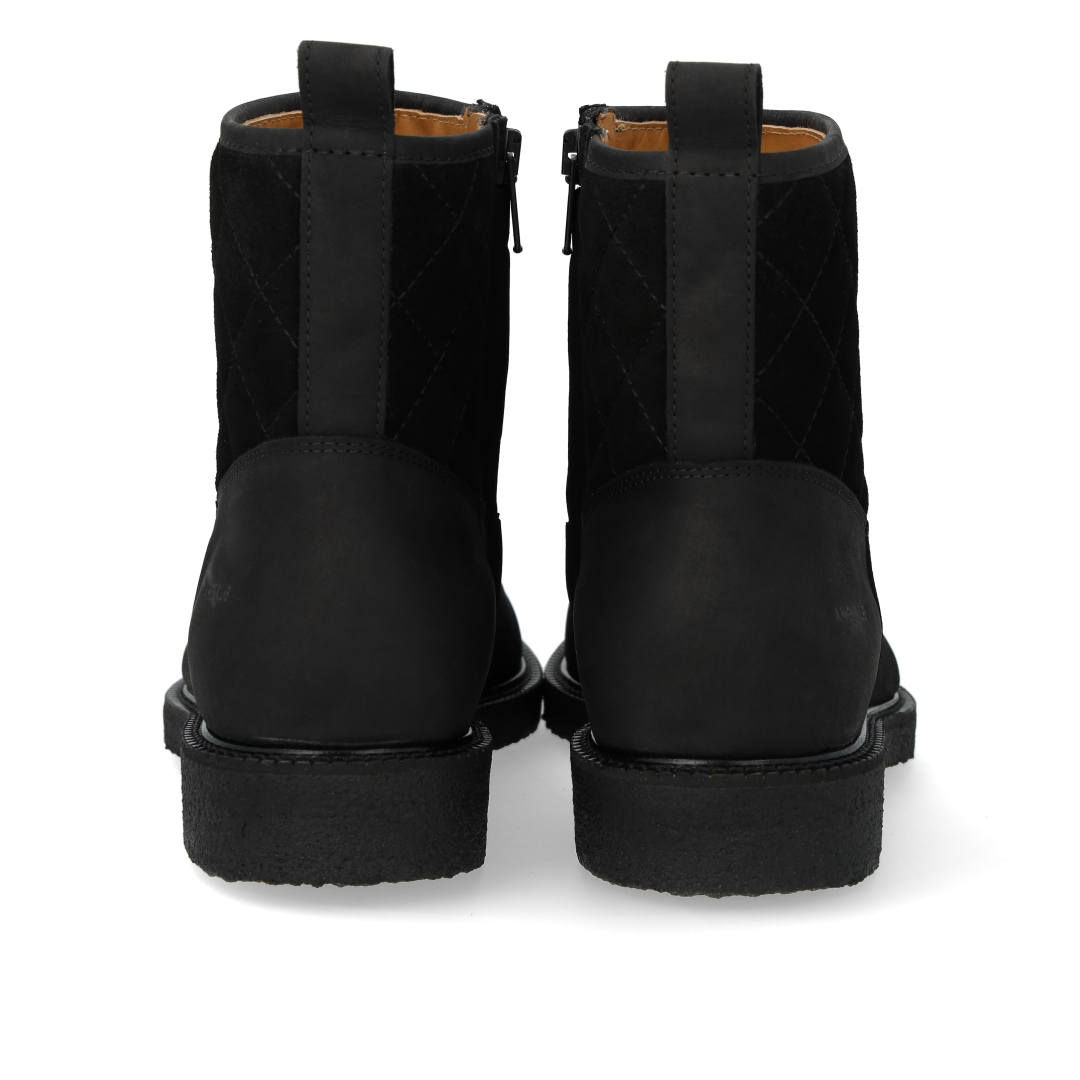 Quilted boot