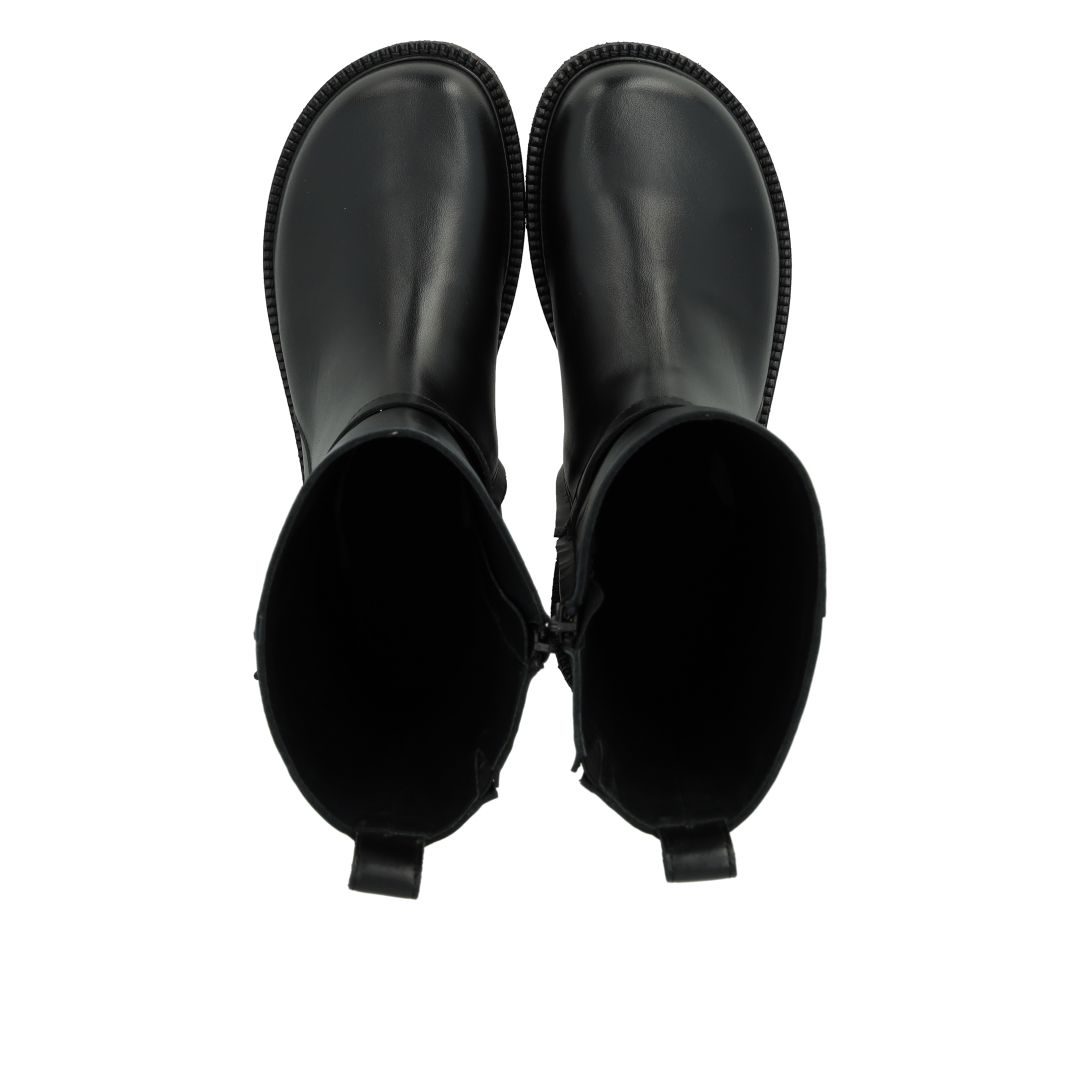 Mid-height boot