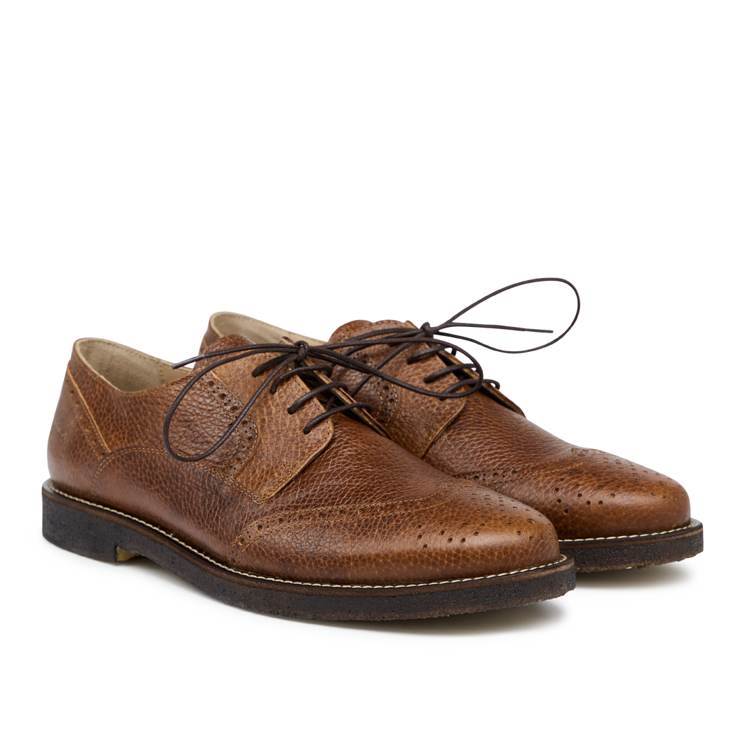 Lace-up shoes with brogue pattern