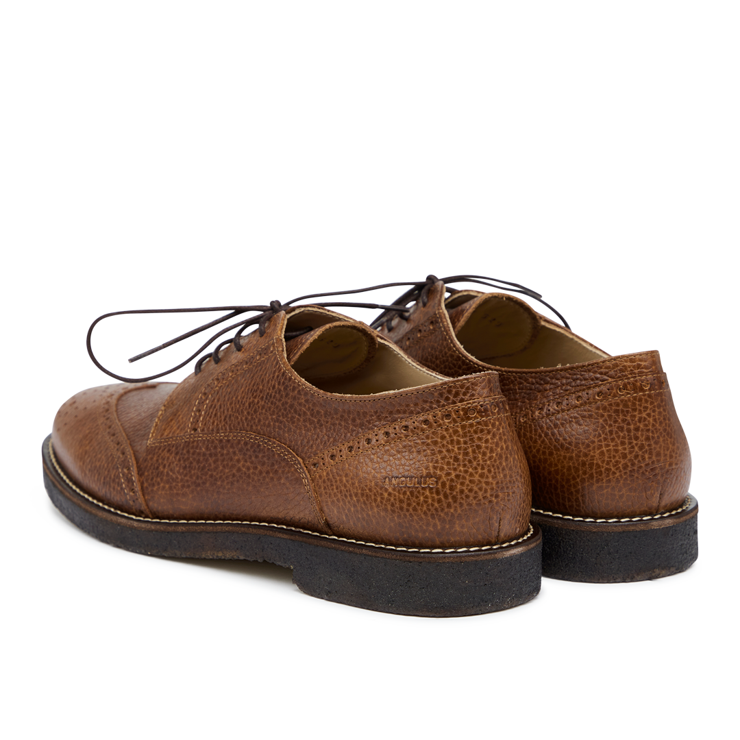 Lace-up shoes with brogue pattern