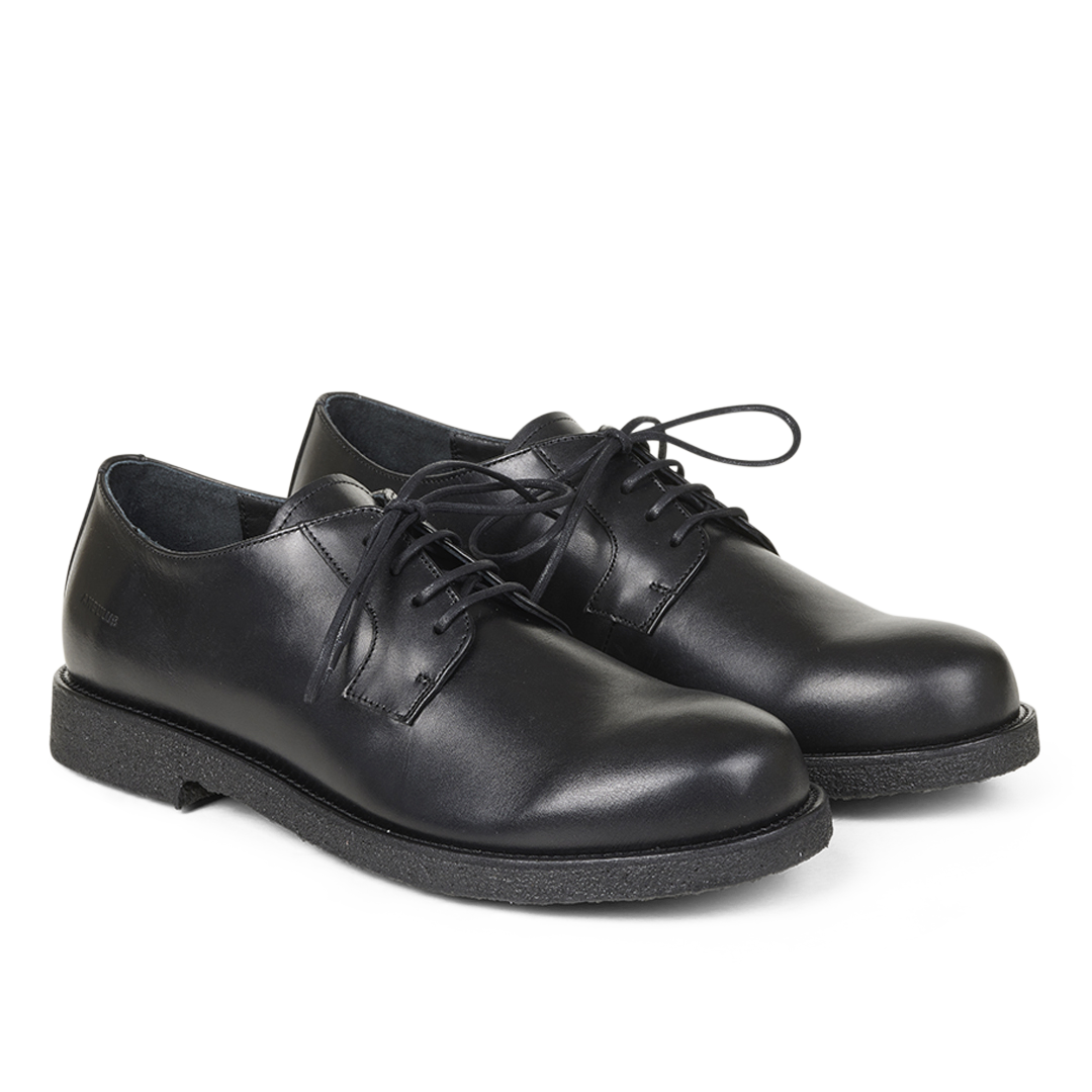 Lace-up shoes