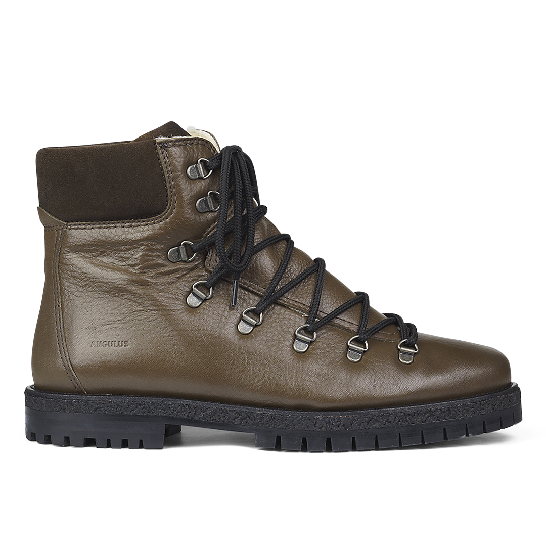 Lace up Boot with wool lining