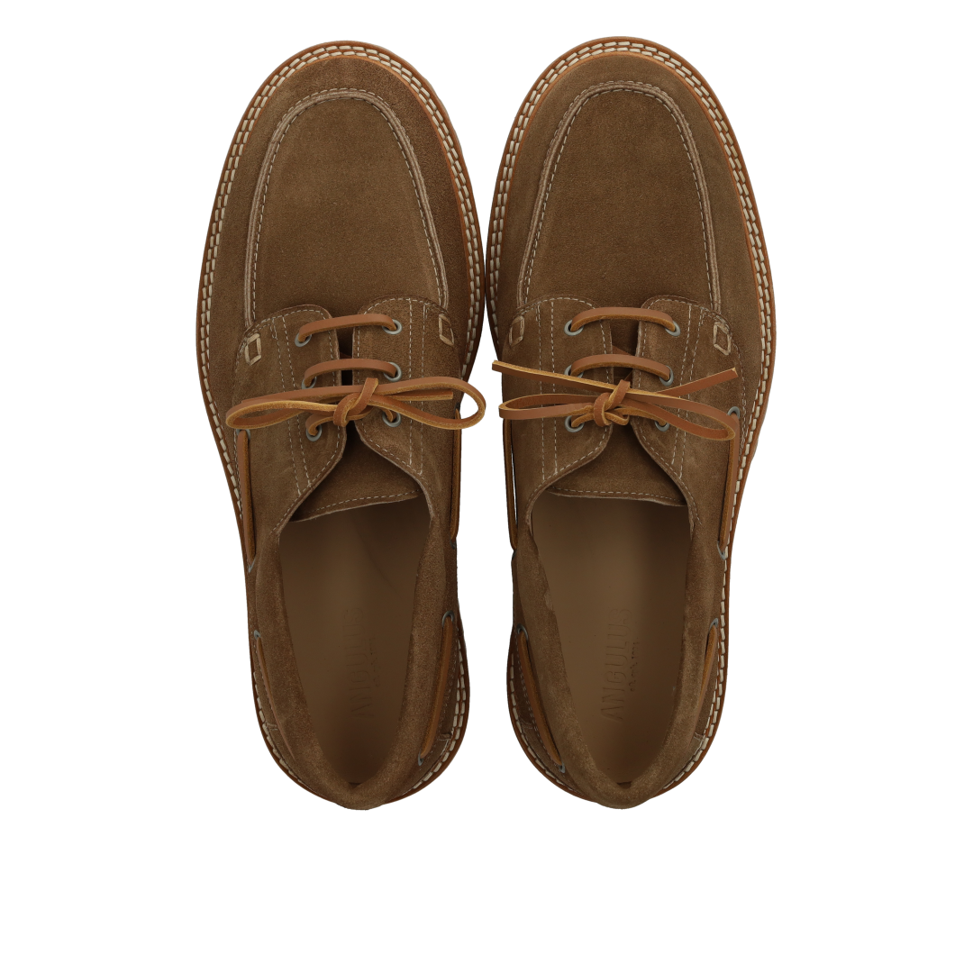 Lace-up shoes