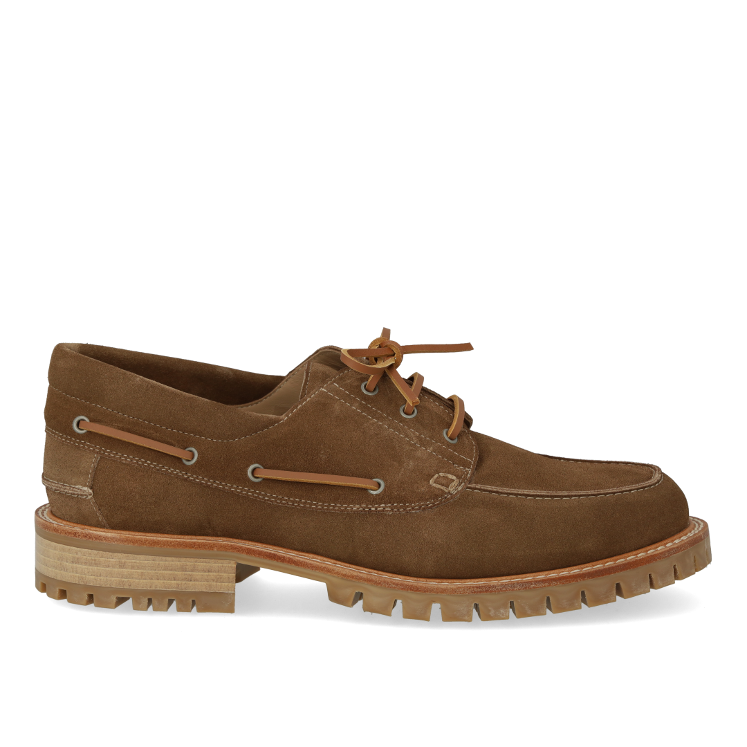 Lace-up shoes