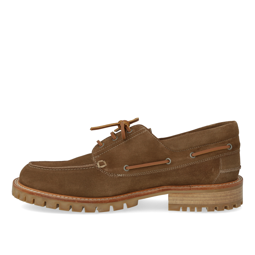 Lace-up shoes