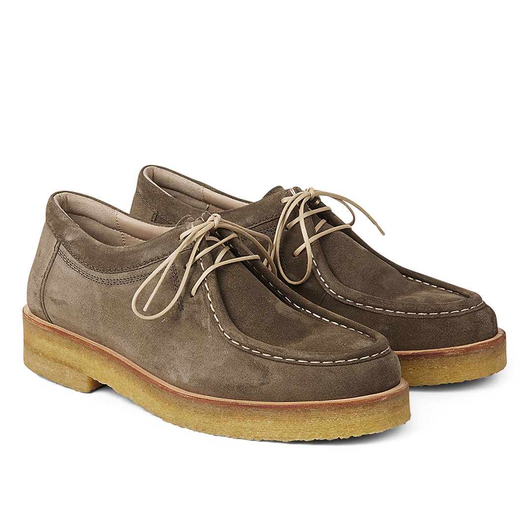 Casual lace-up shoes
