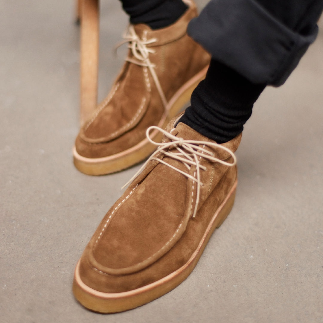 Low-cut lace-up boot
