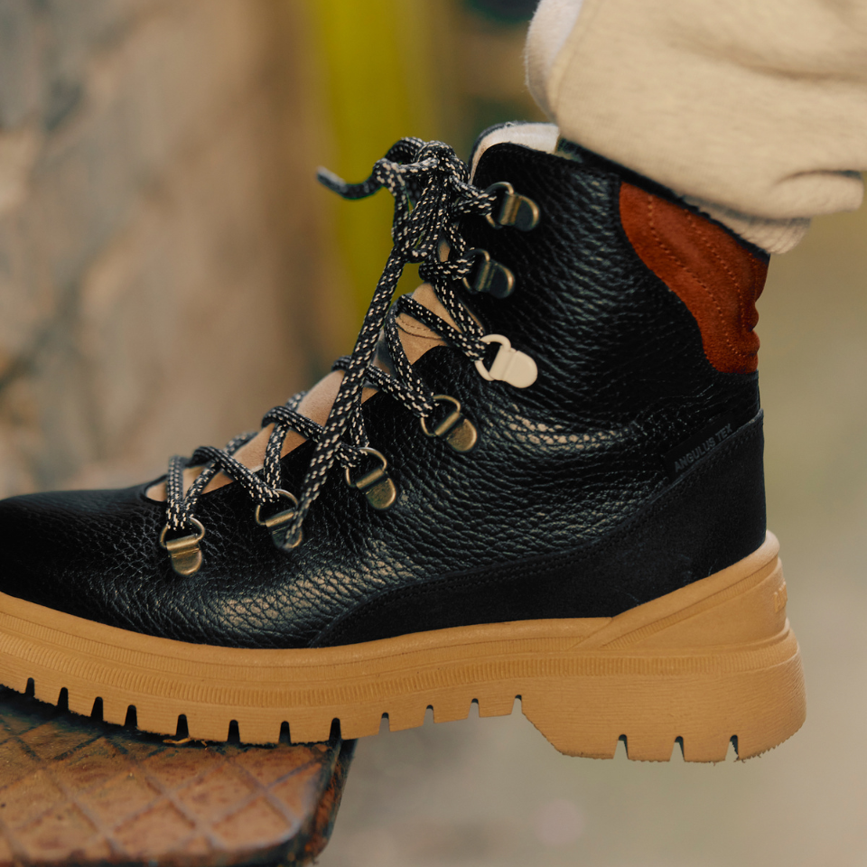 Colourblock TEX lace-up boot with contrast eyelet