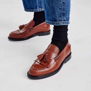 Loafer with tassels