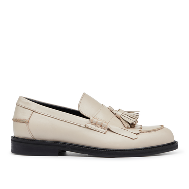Loafer with tassels