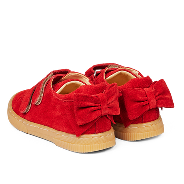 Classic sneaker with sewn-on bow