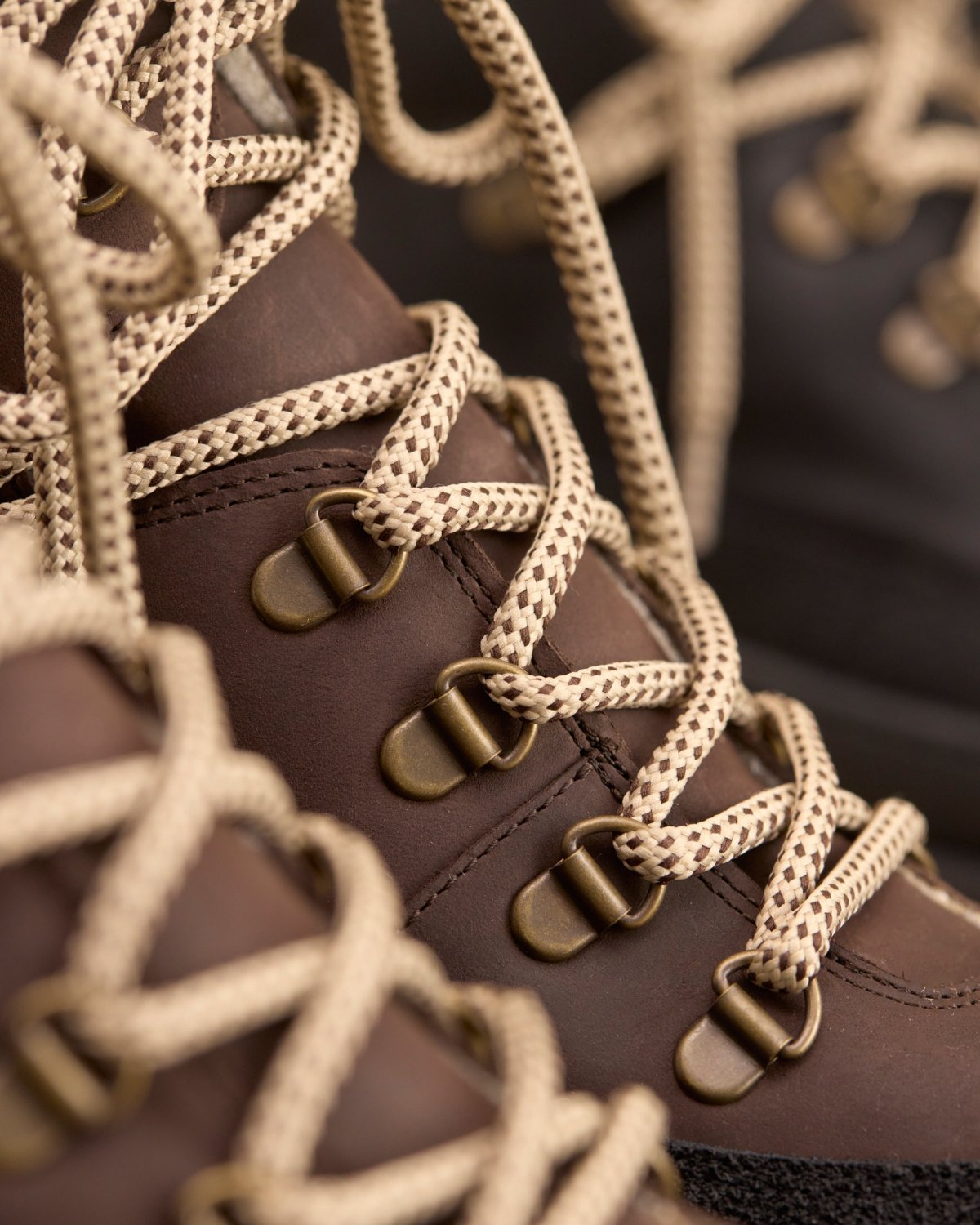 WOMEN - LACE UP BOOTS