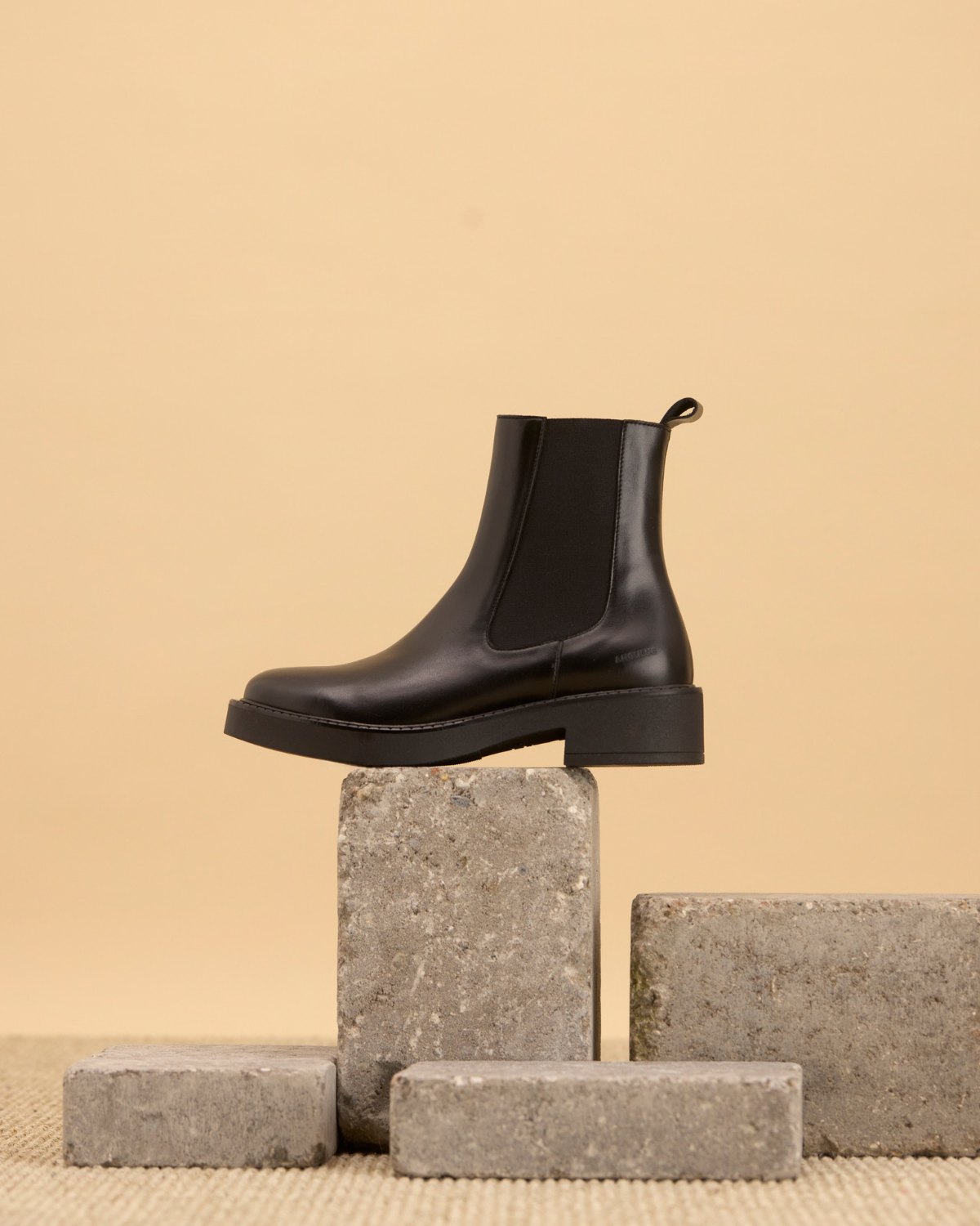 WOMEN - CHELSEA BOOTS