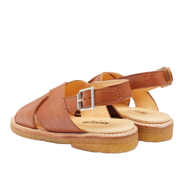 Cross sandal with buckle closure