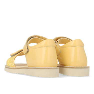 Patent sandal with sparkling glitter detail