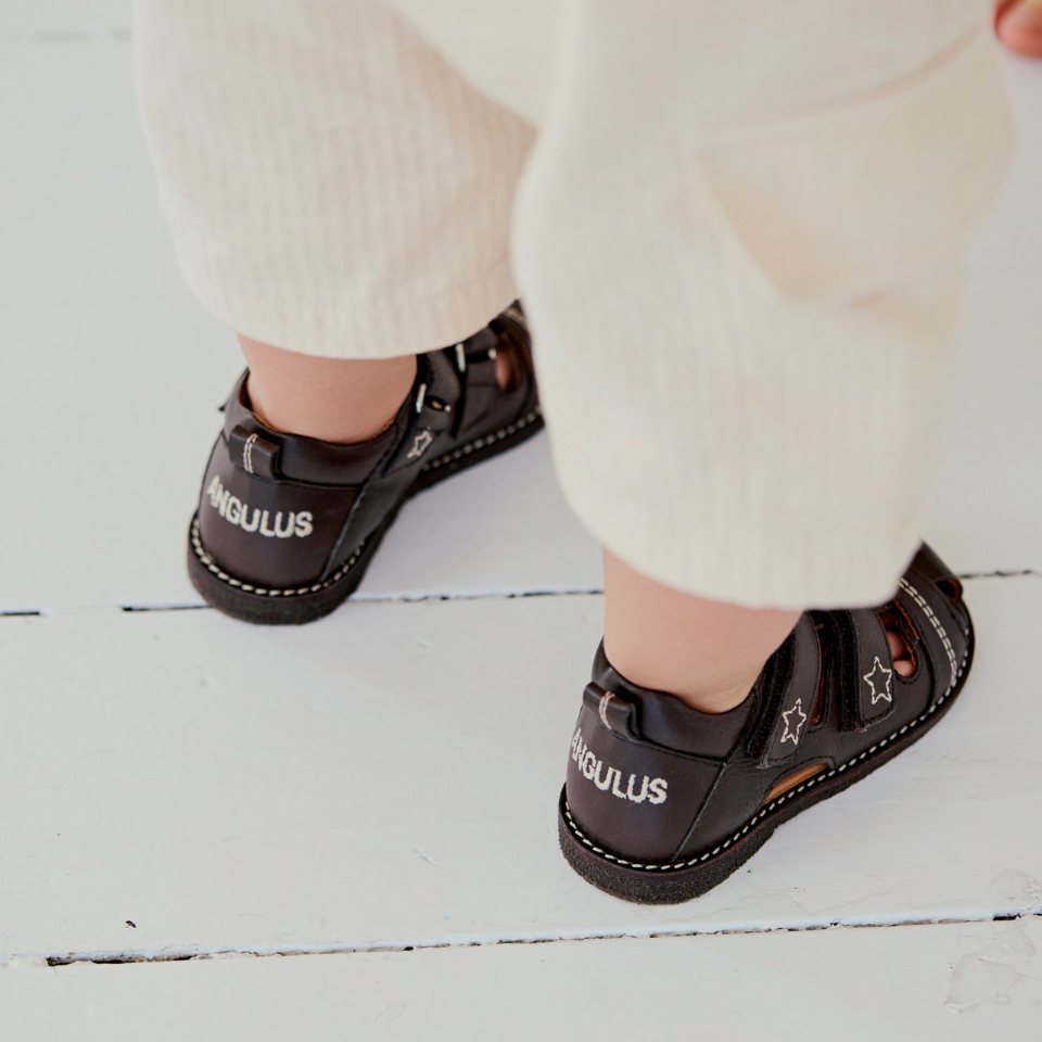 Sandal with star embroidery