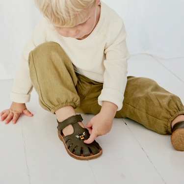 Starter sandal with bee embroidery