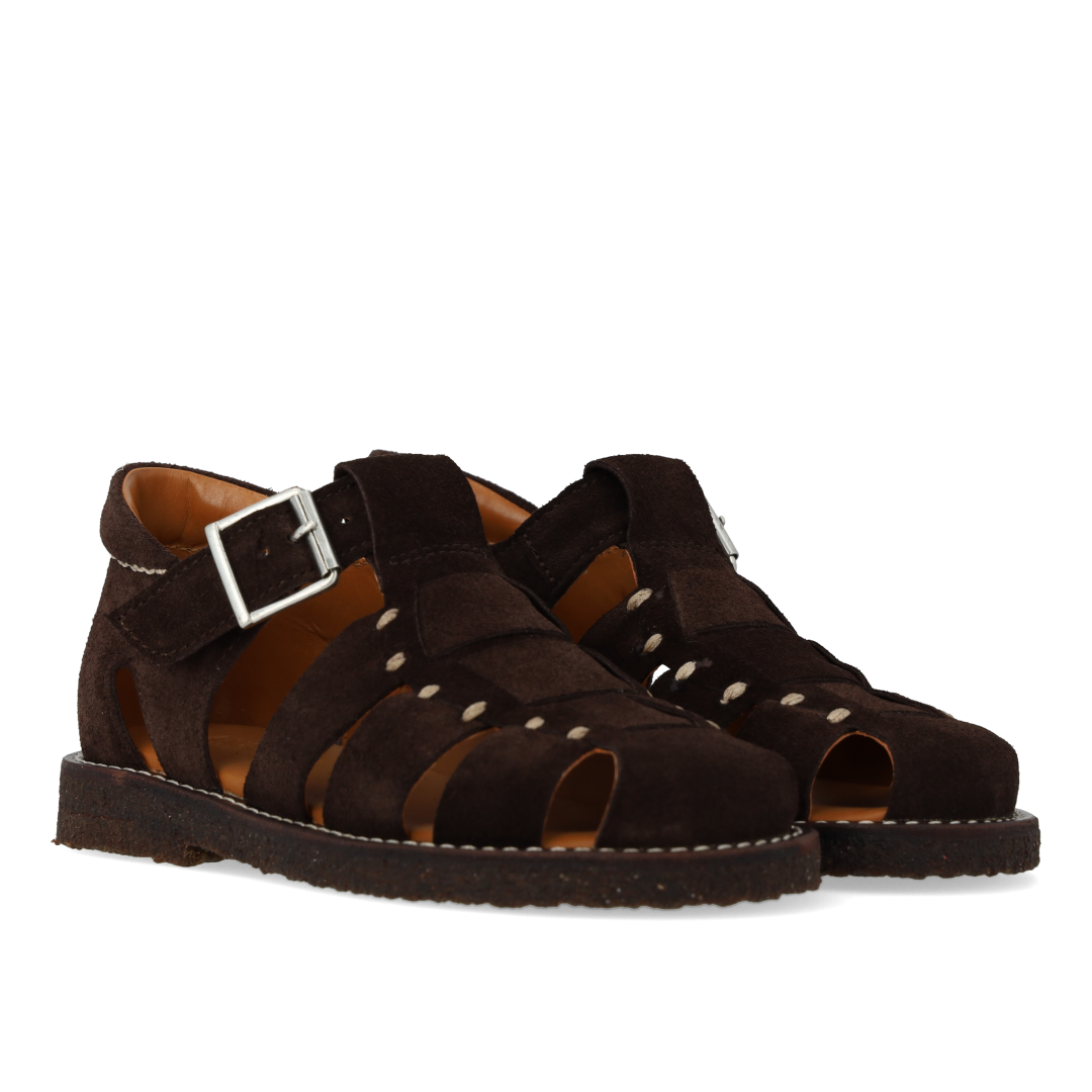 Fisherman sandal with closed toe and stitching detail