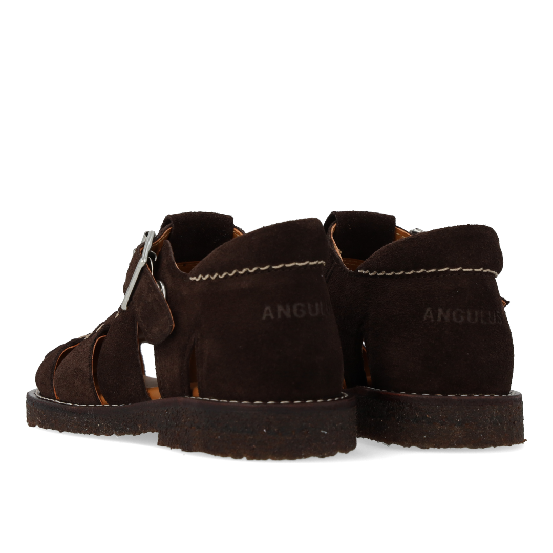 Fisherman sandal with closed toe and stitching detail