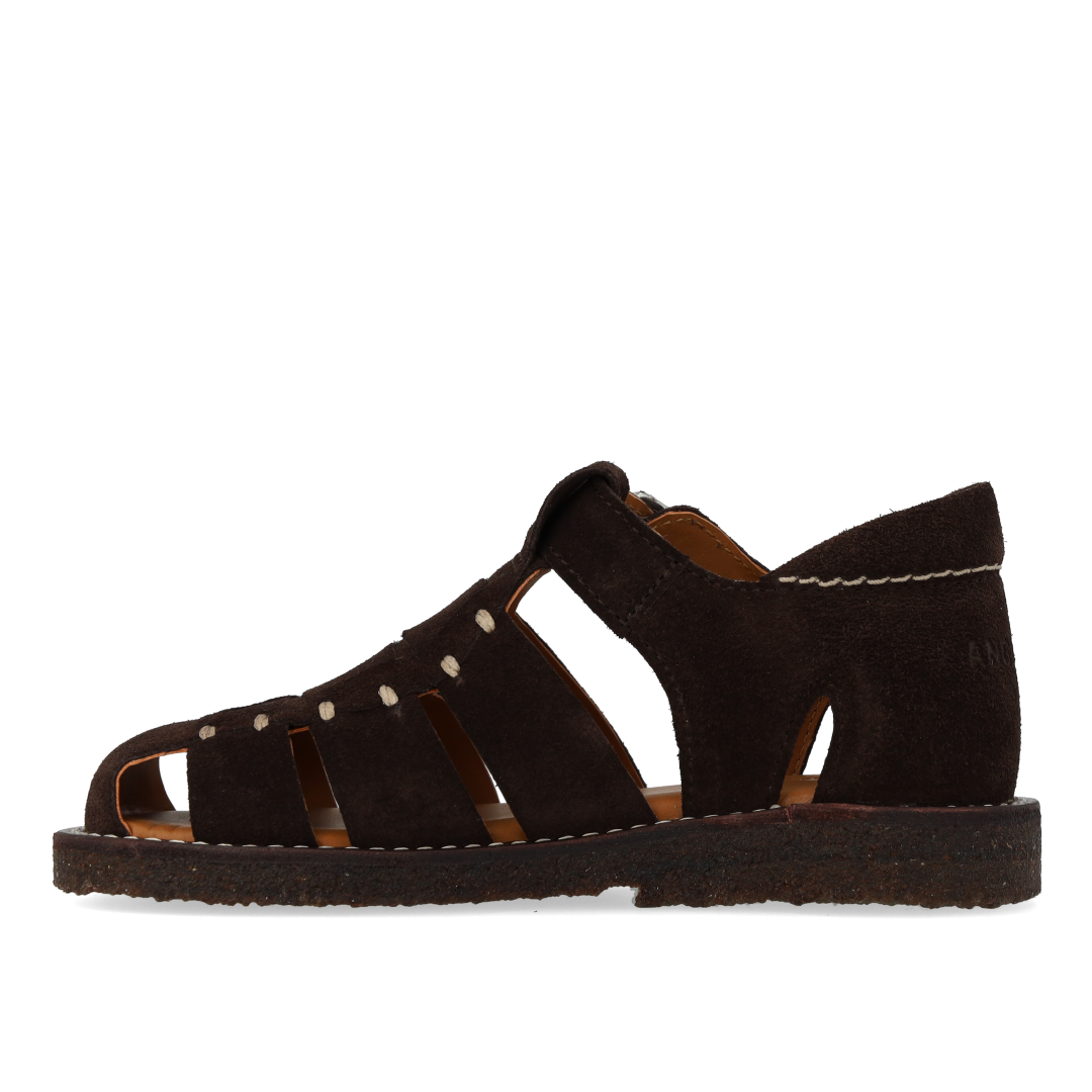 Fisherman sandal with closed toe and stitching detail