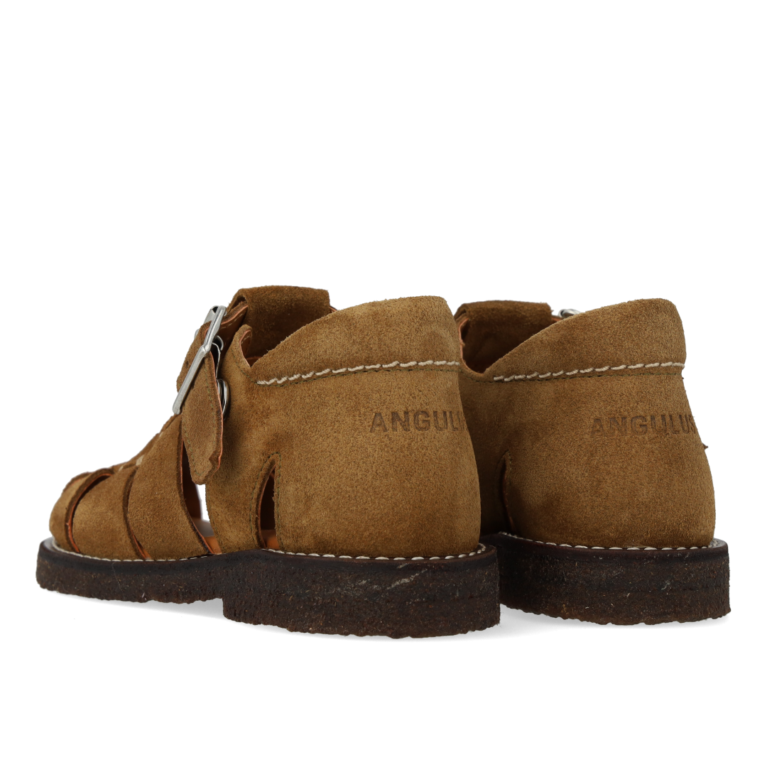 Fisherman sandal with closed toe and topstitch detail
