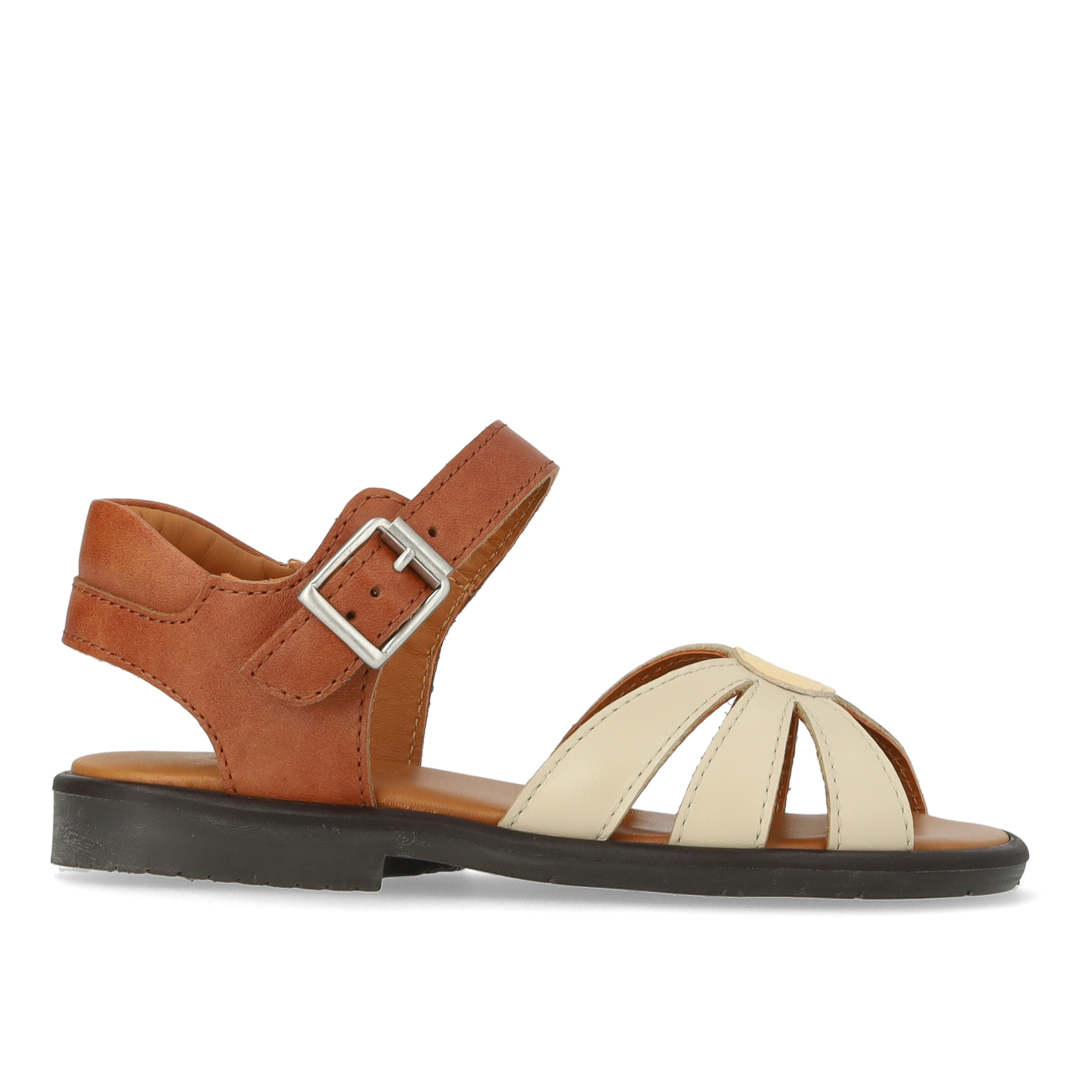 Daisy sandal with contrasting colors