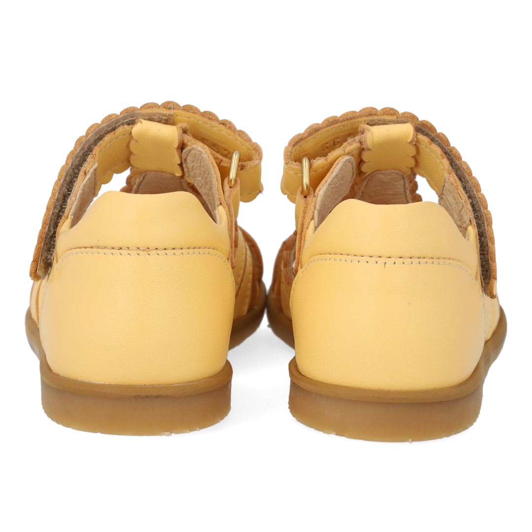 Sandal with closed toe and butterfly