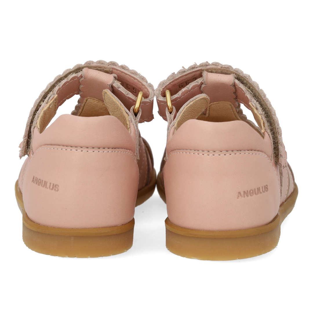 Closed-toe sandal with butterfly