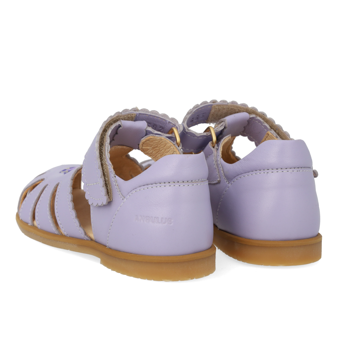 Closed-toe sandal with butterfly