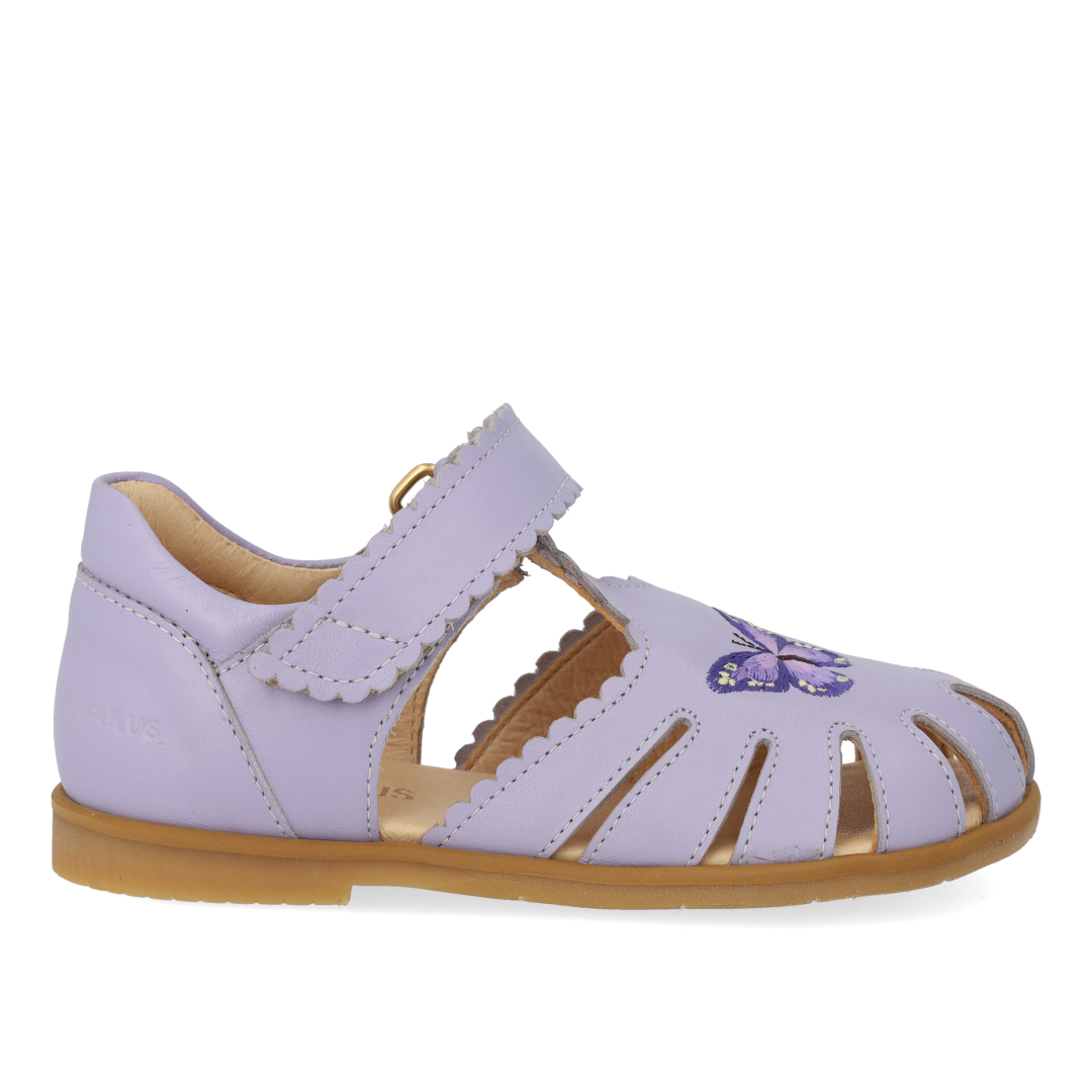 Closed-toe sandal with butterfly