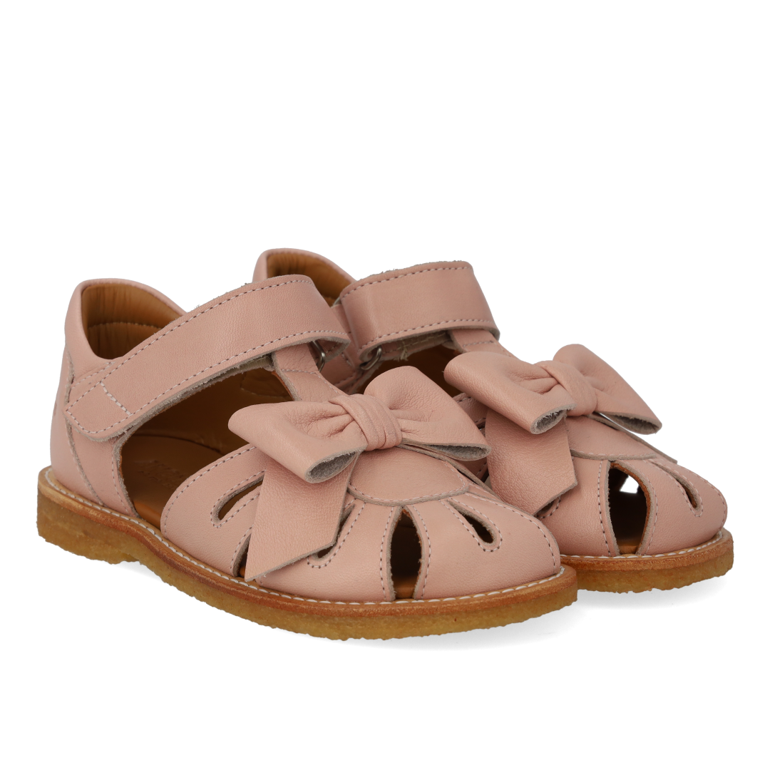 Closed-toe sandal with bow