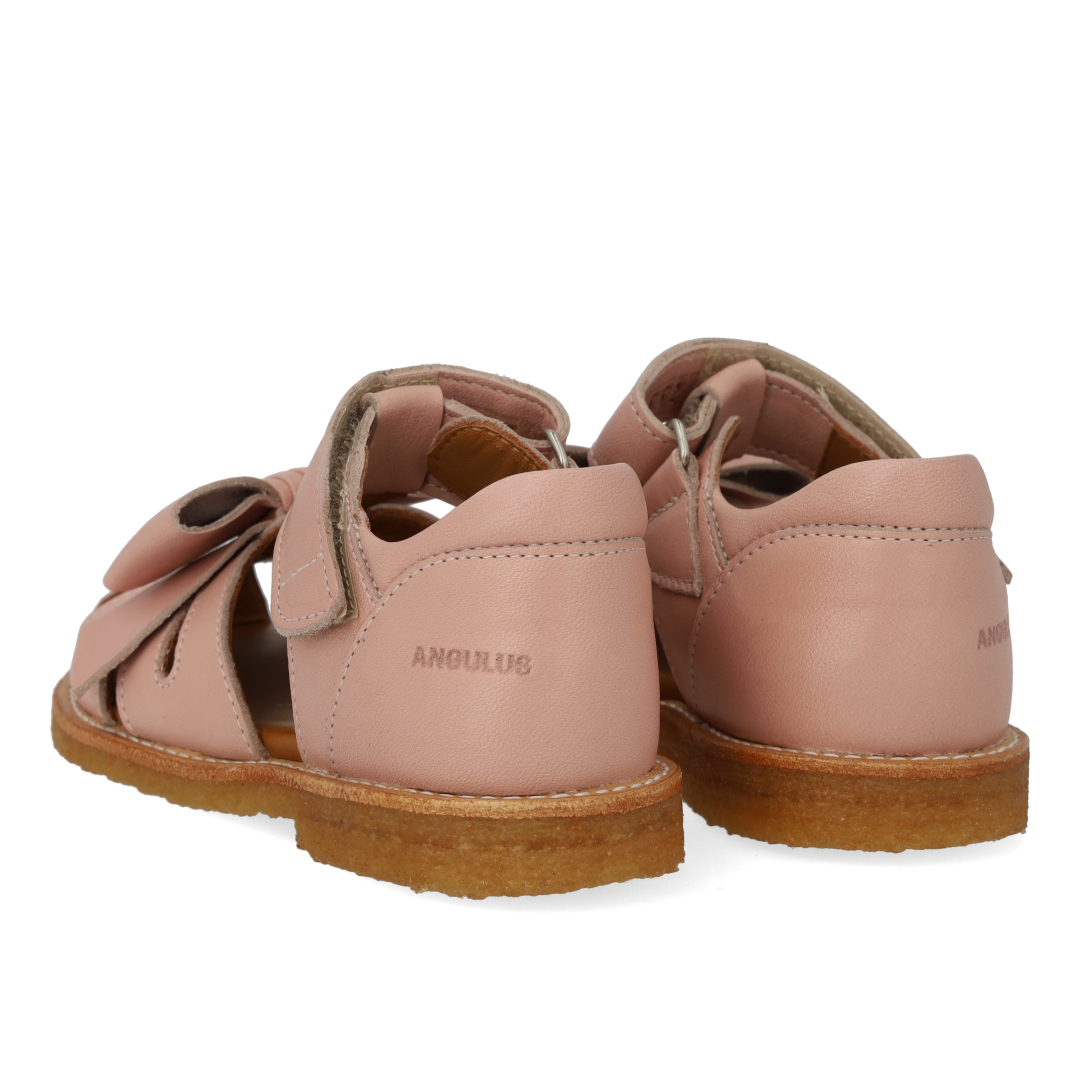 Closed-toe sandal with bow