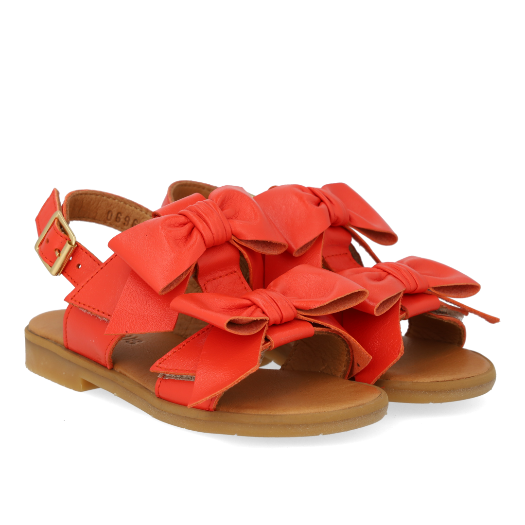 Sandal with open toe and double velcro