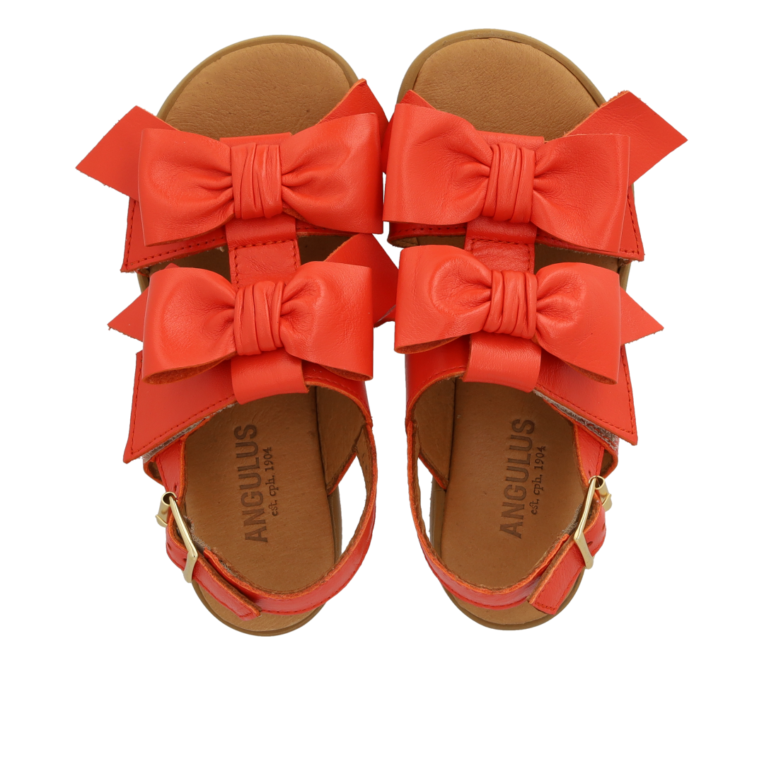 Sandal with open toe and double velcro