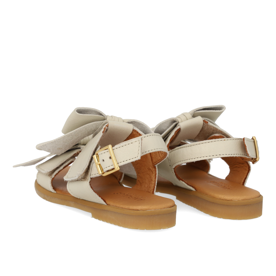 Sandal with open toe and double velcro