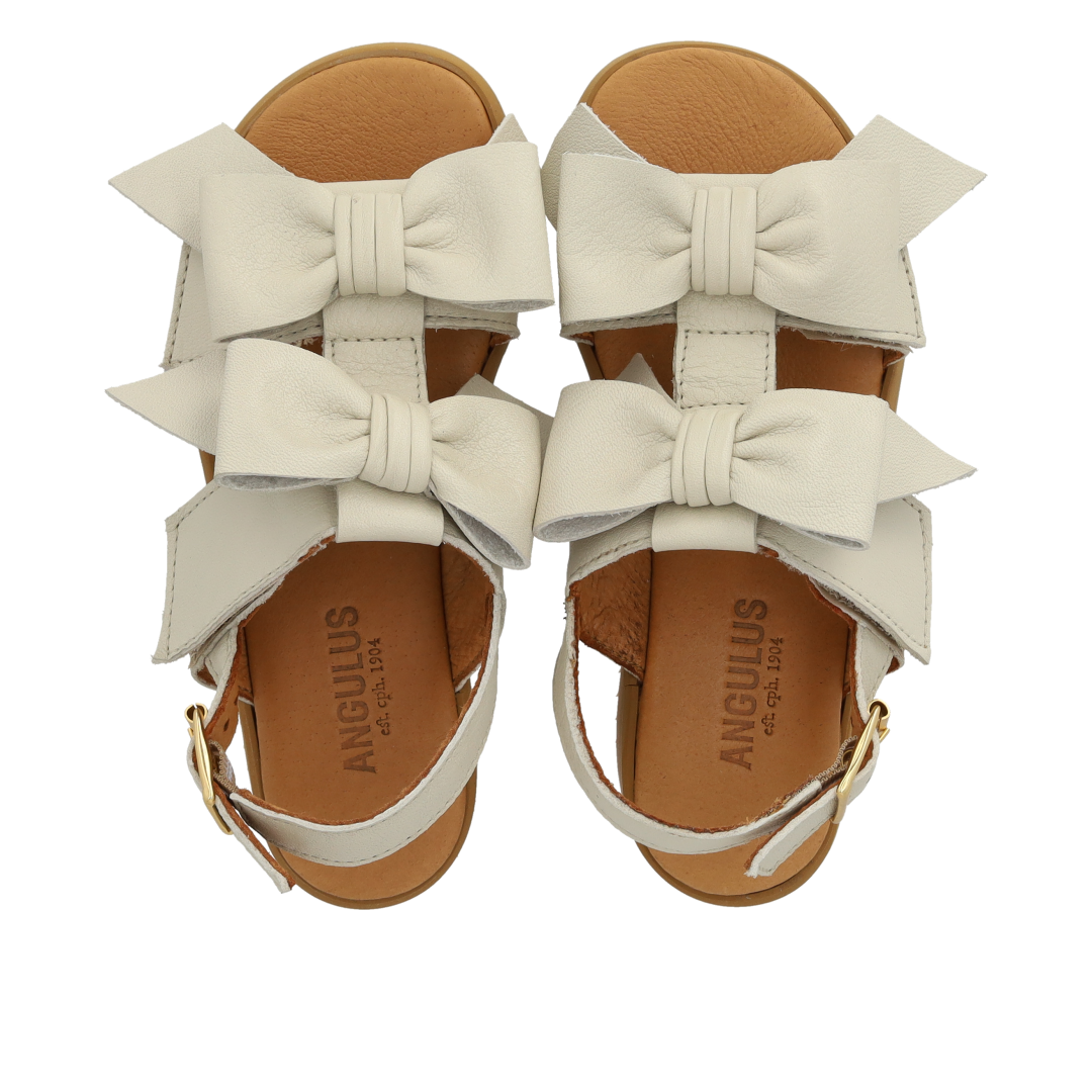 Sandal with open toe and double velcro