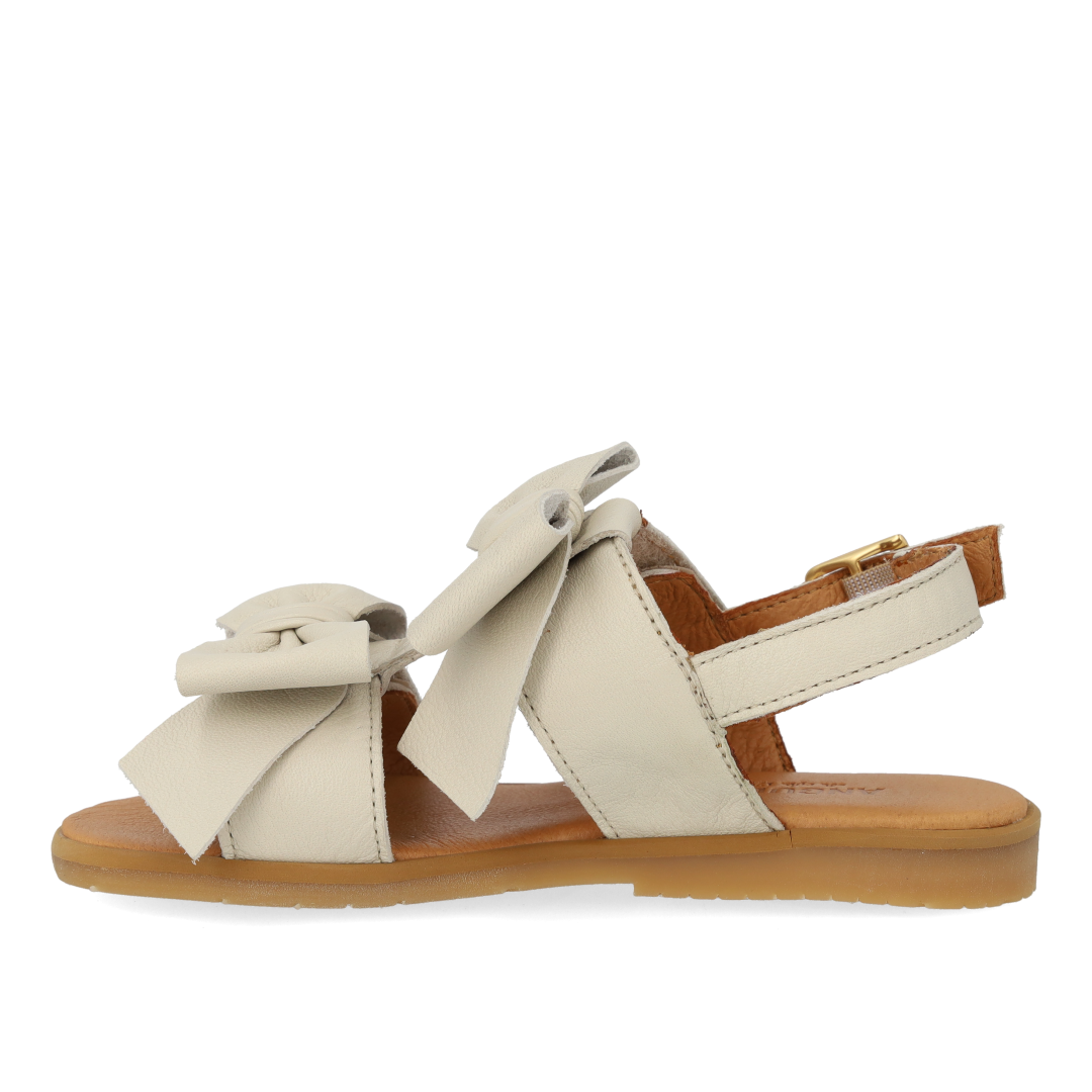 Sandal with open toe and double velcro