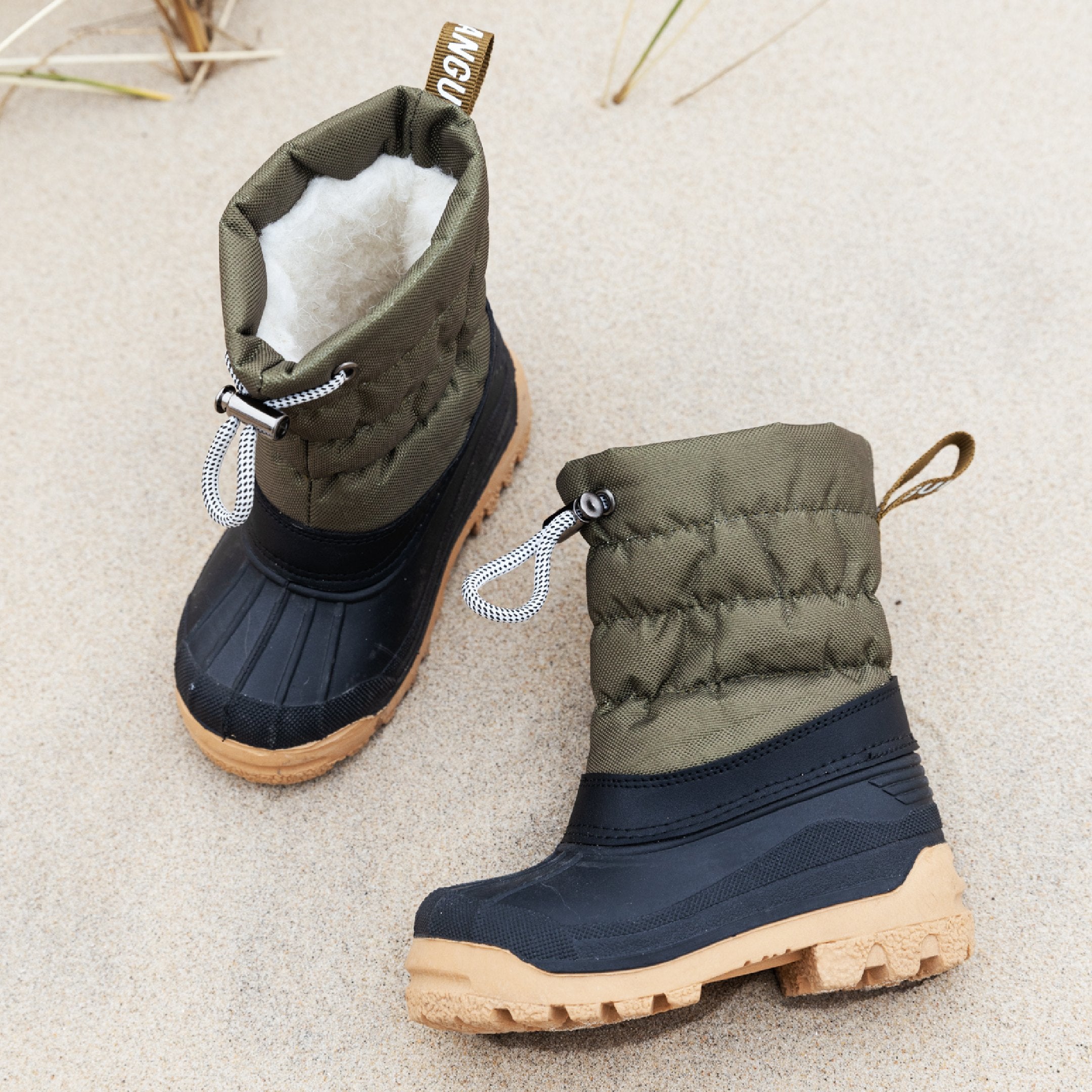 Thermal boot with wool lining