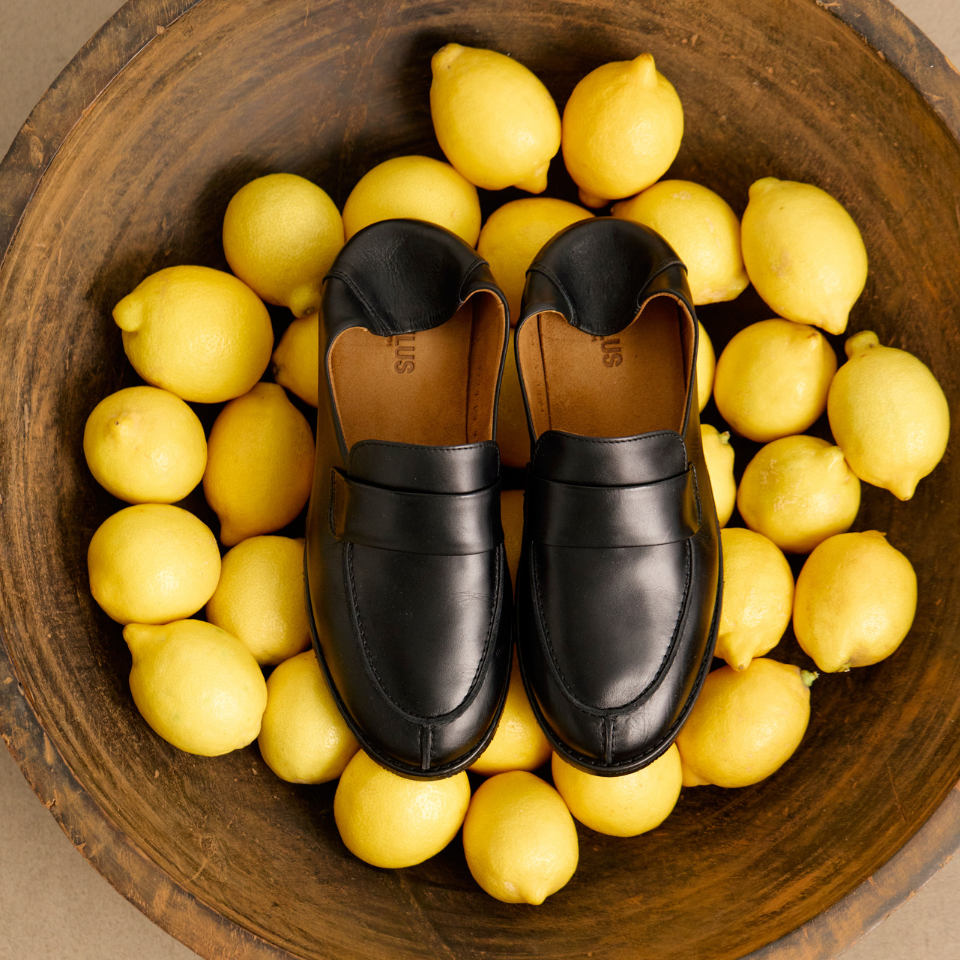 Ultra-soft loafer with stitching detail