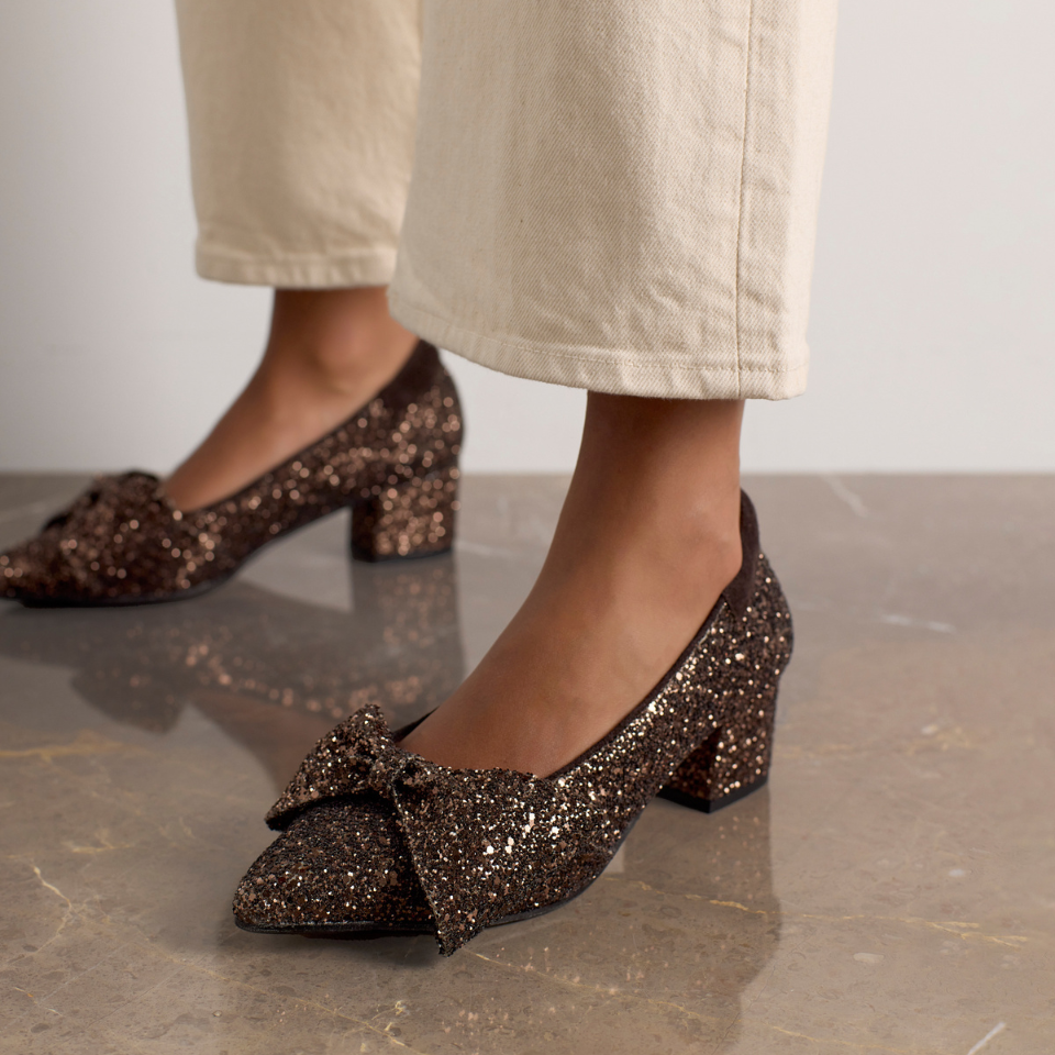 Bow pump in sparkling glitter