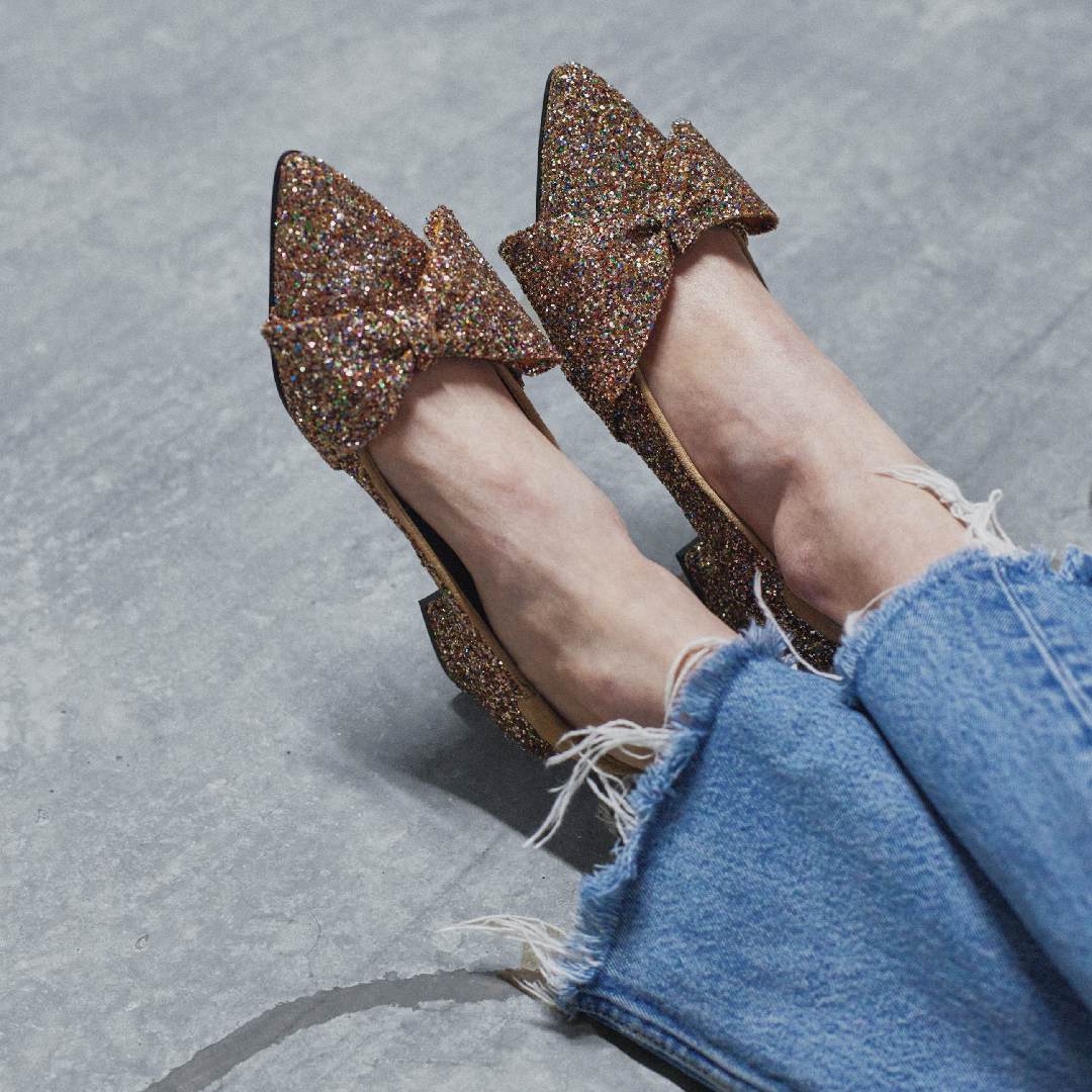 Bow pump in sparkling glitter