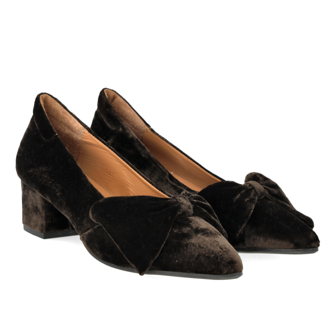 Bow pump in soft velour