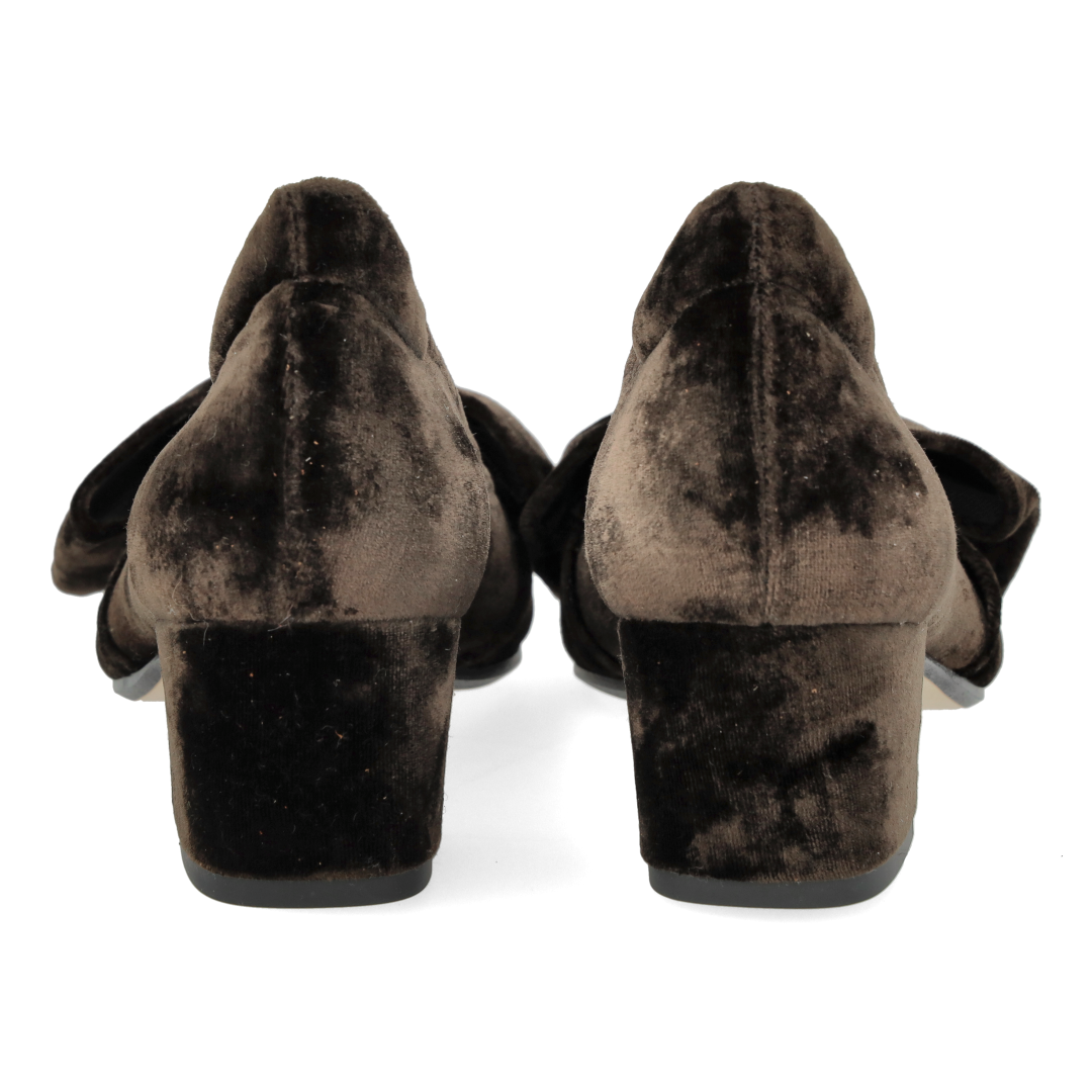 Bow pump in soft velour