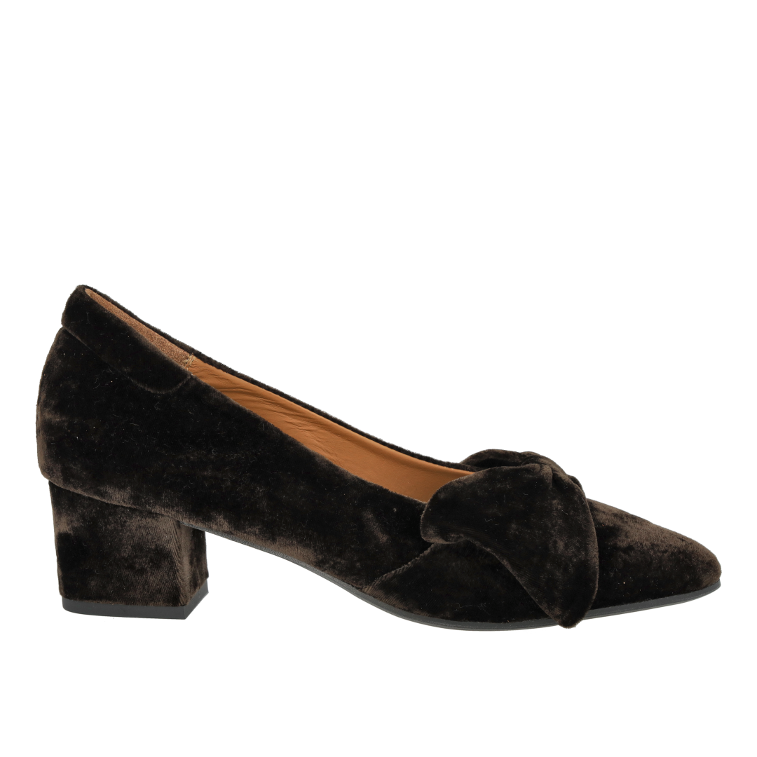 Bow pump in soft velour