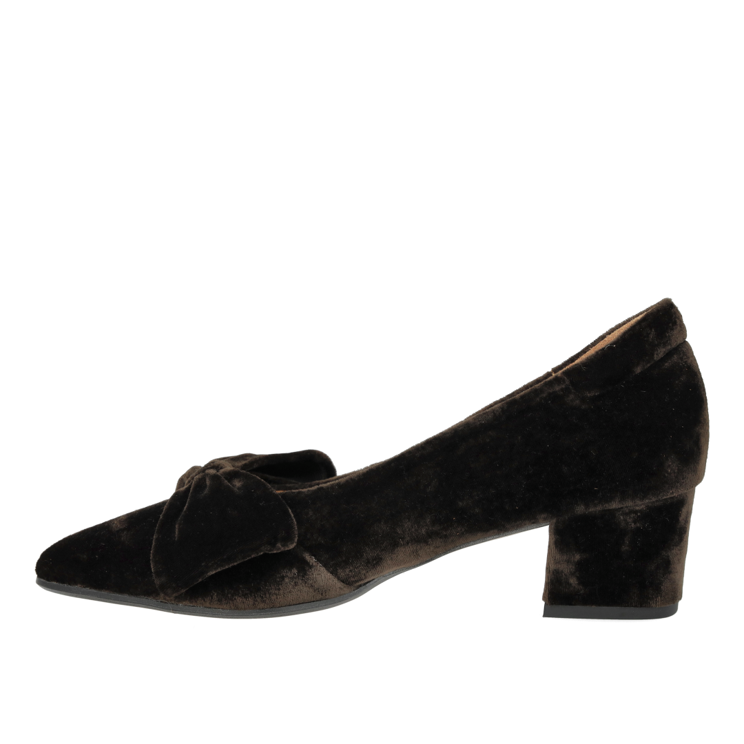 Bow pump in soft velour