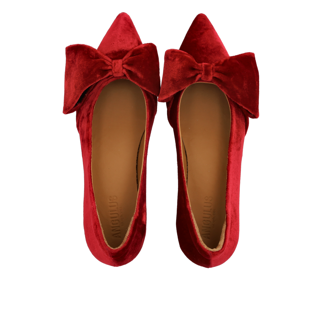 Bow pump in soft velour