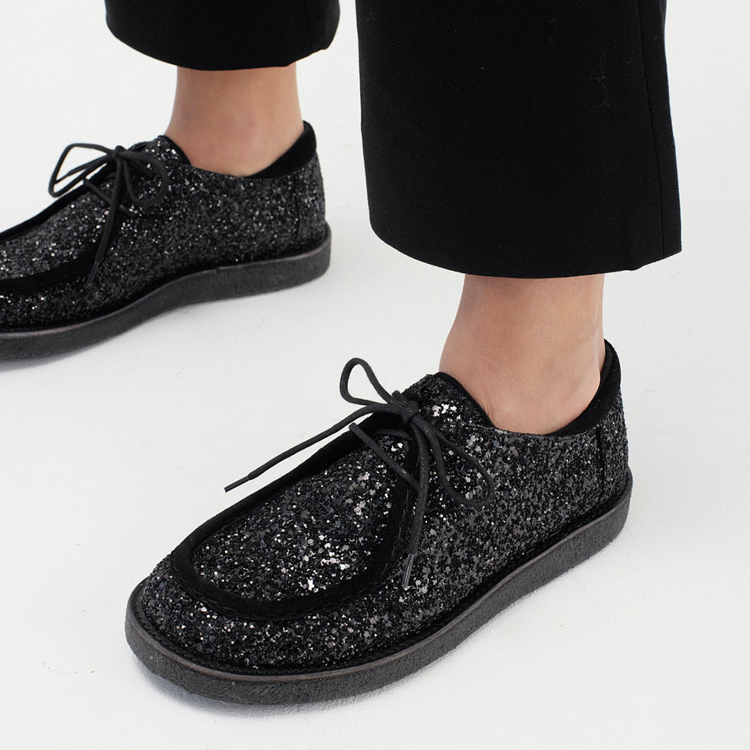 Lace-up shoes