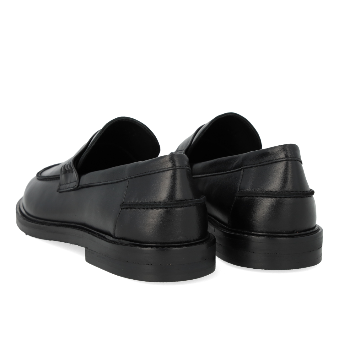 Classic Penny loafer with wide fit