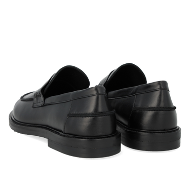 Classic Penny loafer with a spacious fit